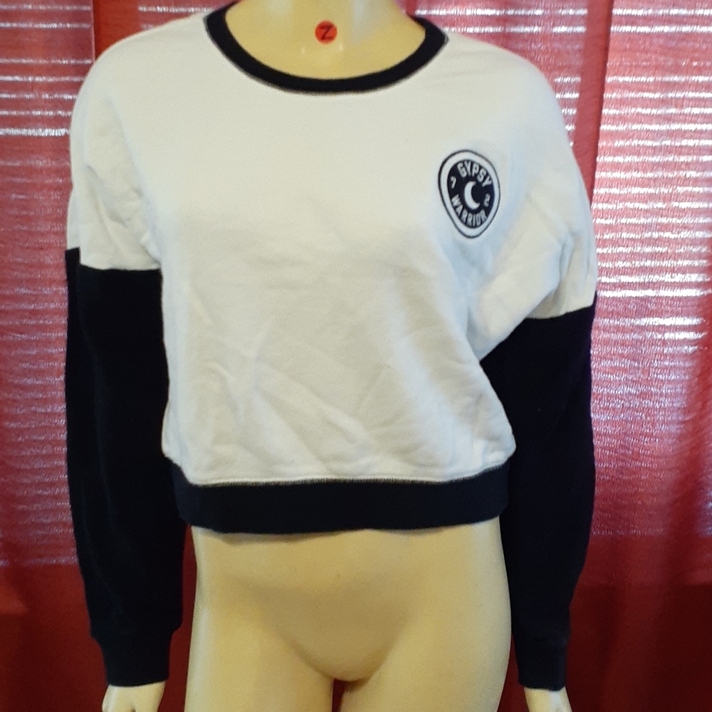 Women’s white and black GYPSY WARRIOR Crop Sweatshirt Medium